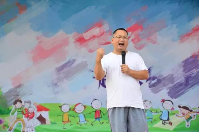 廣東博皓公司總經(jīng)理、鷹之家班主任尹總，為我們本次運(yùn)動(dòng)會(huì)致開幕詞