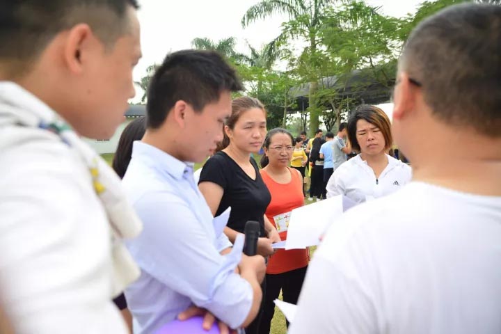 口哨發(fā)令、旗幟落下，比賽的完美呈現(xiàn)，離不開裁判員的辛苦付出，低調(diào)是他們的代名詞
