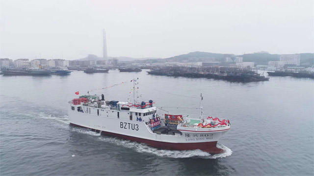 我國自主建造的首批兩艘大洋性玻璃鋼超低溫金槍魚延繩釣船隆興801和隆興802順利啟航，對于我國的玻璃鋼漁船產(chǎn)業(yè)化進(jìn)程具有里程碑式的重要而深遠(yuǎn)的意義。廣東博皓提供玻璃鋼船艇選材解決方案。