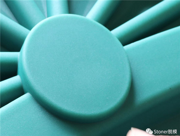 使用Stoner TraSys RotoFlow改善了產(chǎn)品質(zhì)量，提供了沒有針孔的光滑表面！