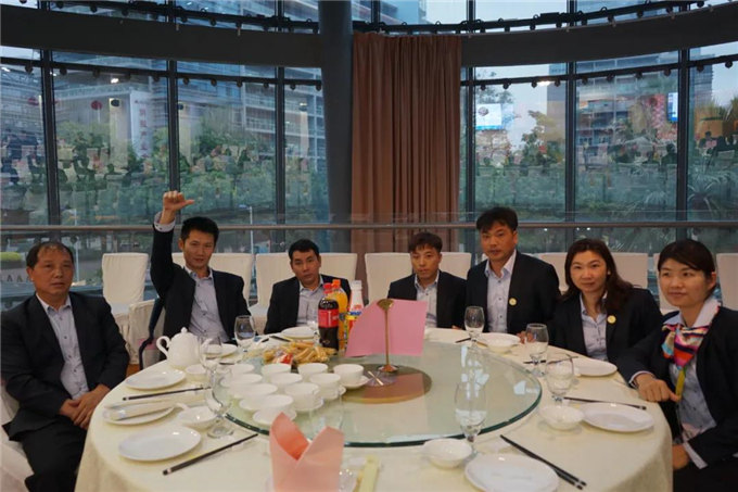 博皓家人們歡聚一堂，把酒言歡，開懷暢飲-4