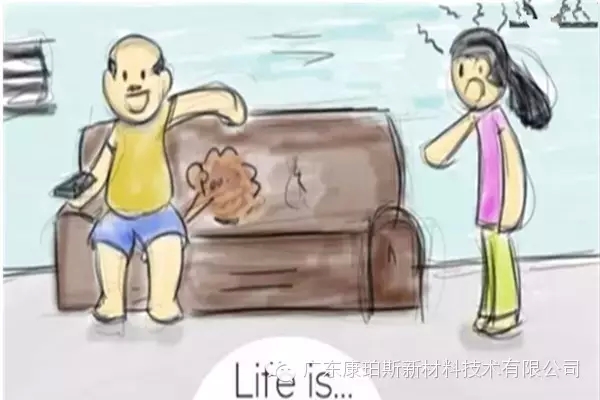 人生就是。。。 妻子已經(jīng)發(fā)火，你卻肆無忌憚地放屁“排毒氣”