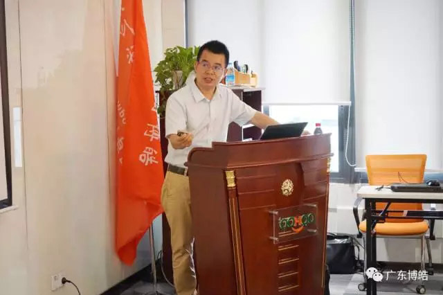 金陵力聯(lián)思有限公司工程師徐秀華講解《樹脂、膠衣產(chǎn)品知識及應(yīng)用》